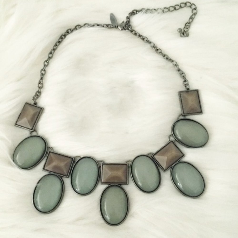 NY Moss Green & Tan Bib Necklace Signed Glass Stones 18-21" Perfect Cond 16416